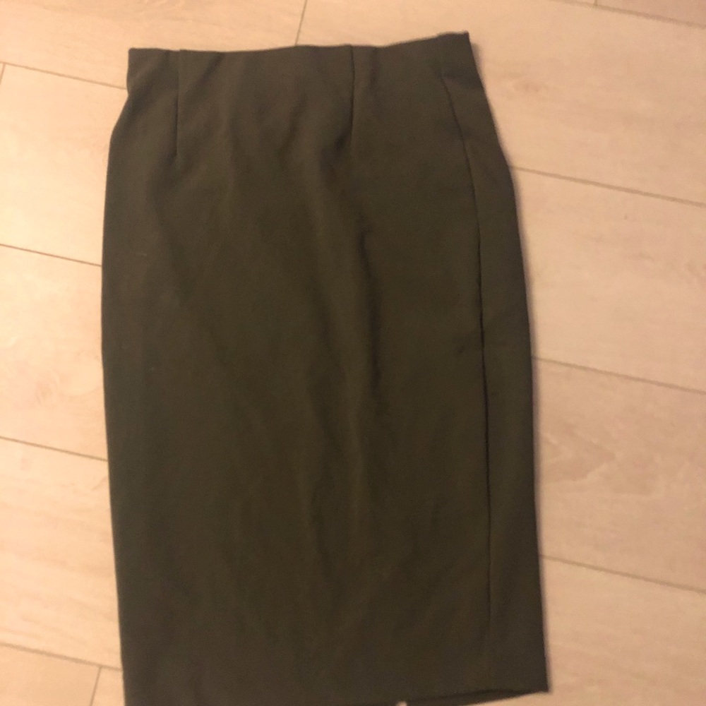 Green stretch pencil skirt